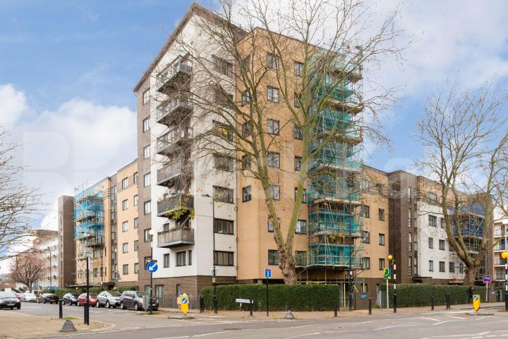 			Balcony Property, 1 Bedroom, 1 bath, 1 reception Apartment			 Stepney Way, Whitechapel/Stepney Green